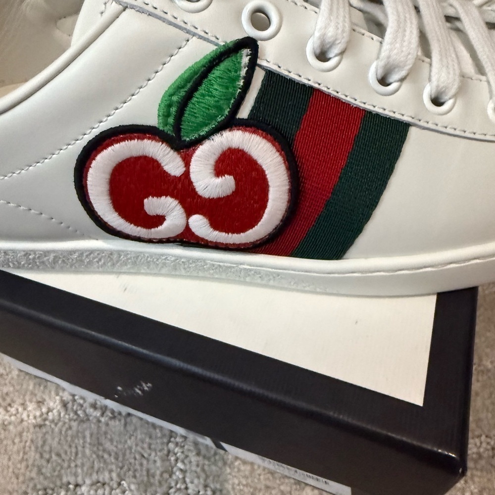 Gucci Ace Apple GG Embroidered White Sneakers - Picture 8 of 10